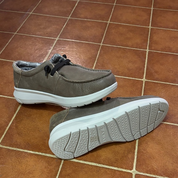 Ariat Men's Tan Hilo Slip-On Loafers Bomber Brown-Never Worn - Picture 2 of 3